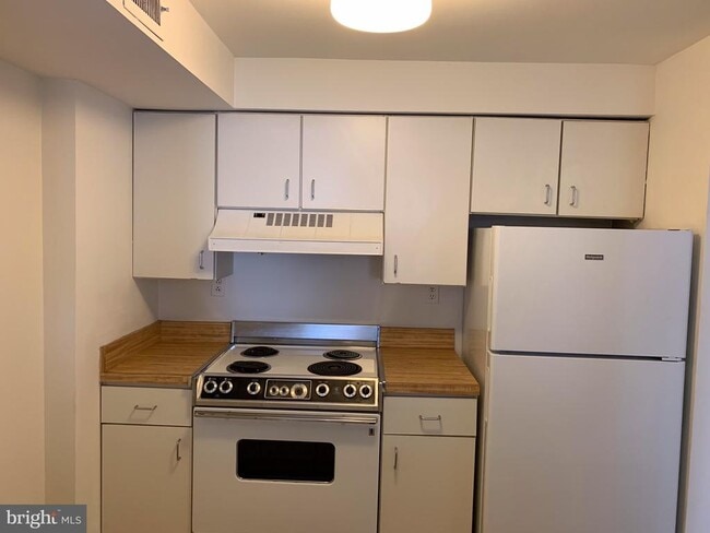 1211 Locust St in Philadelphia, PA - Building Photo - Building Photo