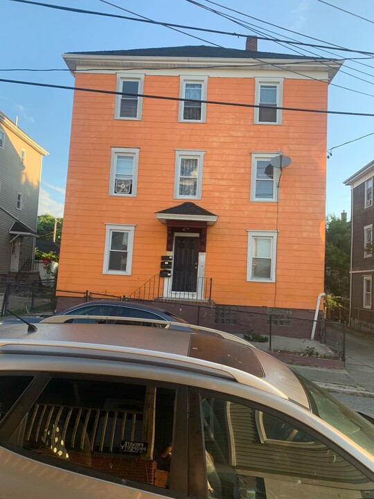 67 Clark St, Unit 2nd in New Bedford, MA - Foto de edificio