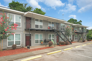 Rose Plaza in Houston, TX - Building Photo