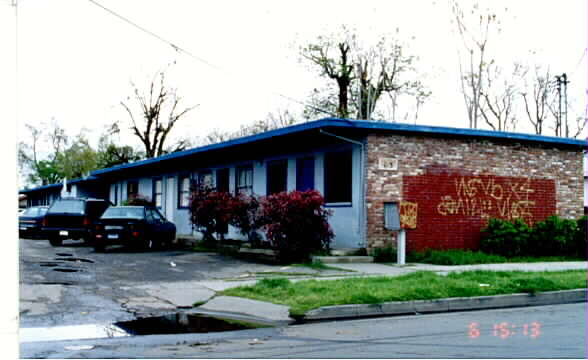 153 4th St in Woodland, CA - Foto de edificio