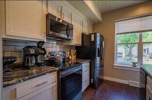 818 N 6th St in Manitowoc, WI - Building Photo