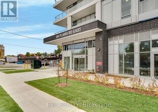 500 Plains Rd E in Burlington, ON - Building Photo - Building Photo