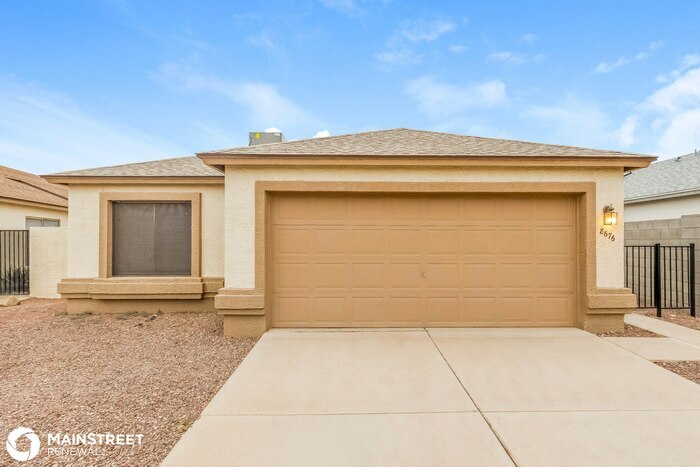 8676 N 110th Ave in Peoria, AZ - Building Photo