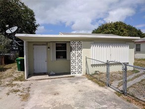 326 SW 14th St-Unit -3B in Dania Beach, FL - Foto de edificio - Building Photo