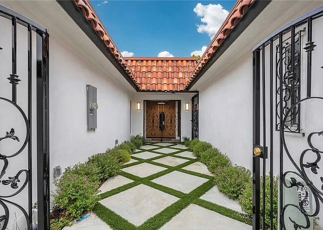 80 Seton Rd in Irvine, CA - Building Photo - Building Photo