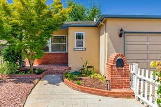 1228 Ruby St in Redwood City, CA - Building Photo - Building Photo