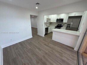 13725 SW 84th St in Miami, FL - Building Photo - Building Photo