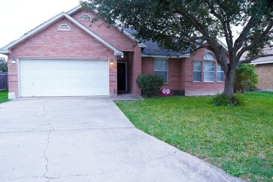 2502 Southridge Dr in Edinburg, TX - Foto de edificio