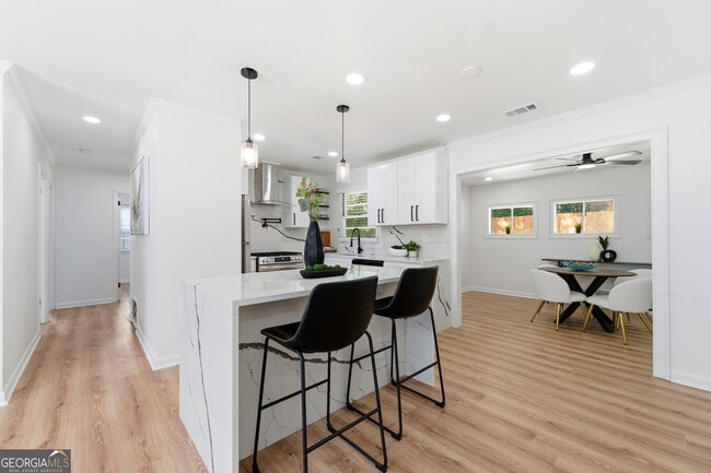 2541 Santa Barbara Dr NW in Atlanta, GA - Building Photo - Building Photo