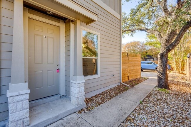 5701 Cougar Dr in Austin, TX - Building Photo - Building Photo