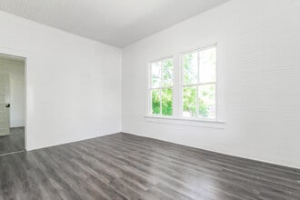 706 Shull St in West Columbia, SC - Building Photo - Building Photo