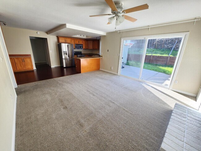 735 Wedgewood Dr in Pittsburg, CA - Building Photo - Building Photo