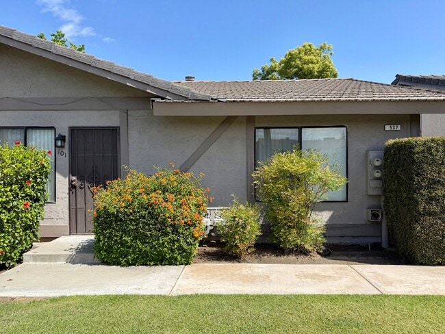 537 W Escalon Ave