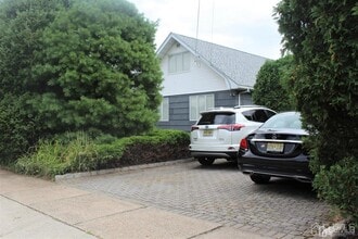 16 Monica Dr in Edison, NJ - Building Photo - Building Photo