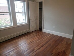 82 Grant St, Unit 3 in Somerville, MA - Building Photo - Building Photo