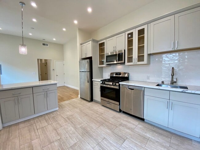 property at 925 Capp St