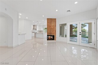 3004 Sun Lake Dr in Las Vegas, NV - Building Photo - Building Photo