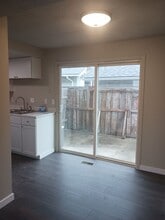 1013 W 10th St in Medford, OR - Building Photo - Building Photo