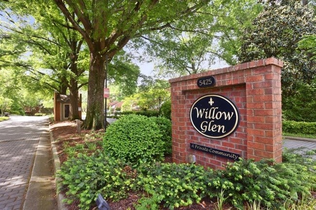 49 Willow Glen NE in Atlanta, GA - Building Photo - Building Photo