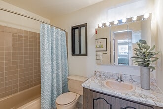 Gateways at Randolph in Randolph, NJ - Foto de edificio - Interior Photo