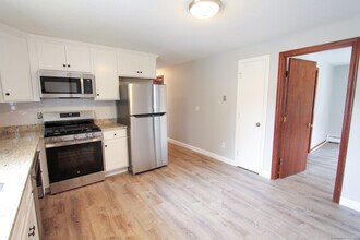 17 Pinehurst Ave in New Britain, CT - Building Photo - Building Photo