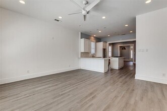 832 Melba St in Dallas, TX - Foto de edificio - Building Photo