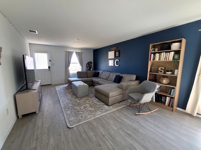 116 Maverick Cv in Pleasanton, TX - Building Photo - Building Photo