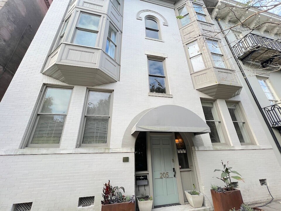 205 E Charlton St-Unit -Unit A in Savannah, GA - Building Photo