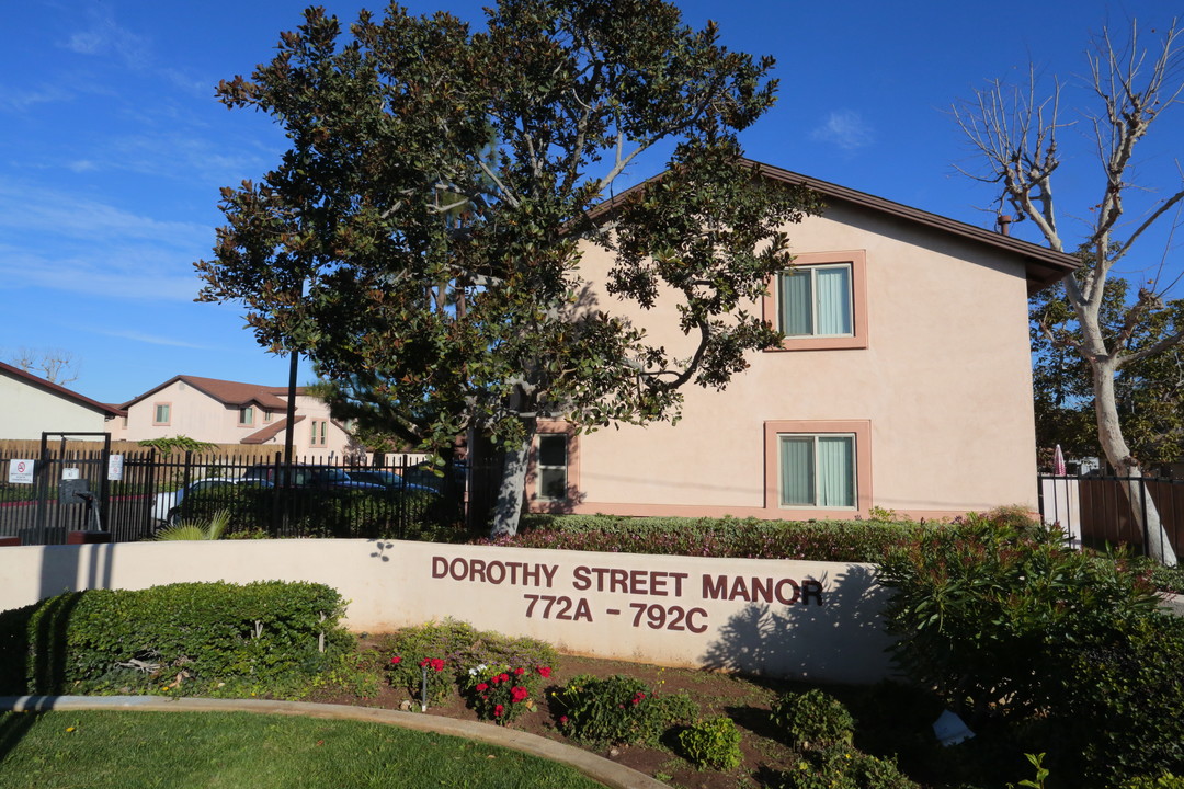 Dorothy Street Manor in Chula Vista, CA - Foto de edificio