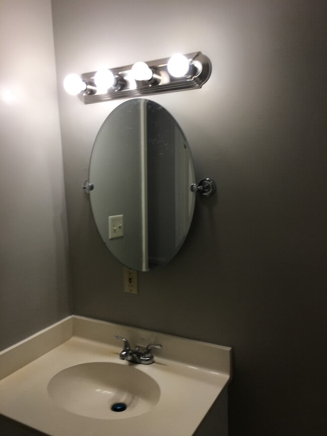 140 Lake Concord Rd NE #D11, Unit D11