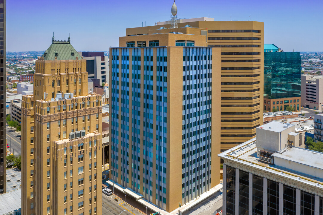 Blue Flame Apartments in El Paso, TX - Building Photo