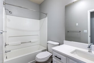 Pinnacle Pointe in Lenexa, KS - Building Photo - Interior Photo