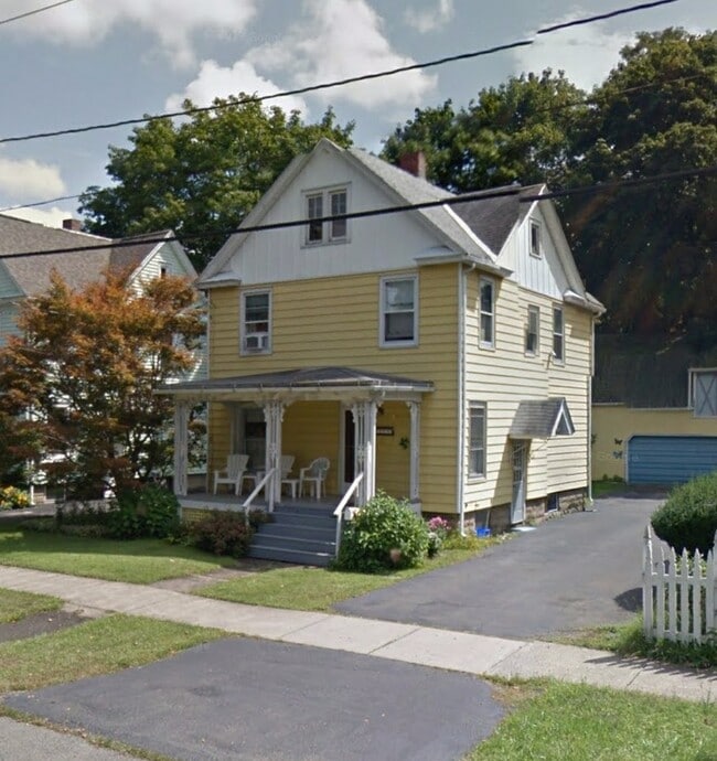 property at 217 W 14th St