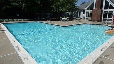 2 Squire Ct in Natick, MA - Building Photo - Building Photo