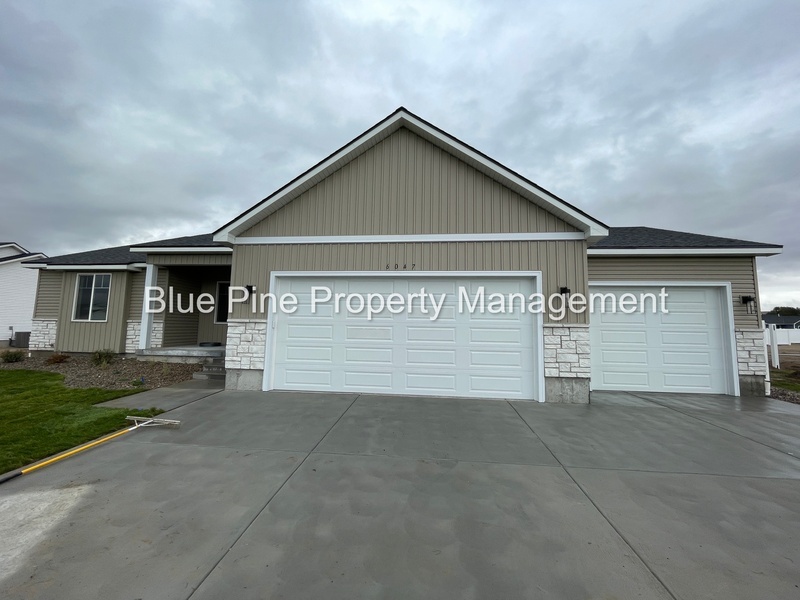 6047 Cedarwood Ln in Idaho Falls, ID - Foto de edificio