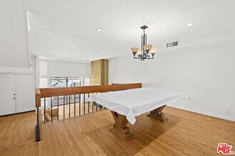 357 S El Camino Dr in Beverly Hills, CA - Building Photo - Building Photo