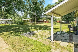 2365 N Pointe Ln in Florissant, MO - Building Photo - Building Photo