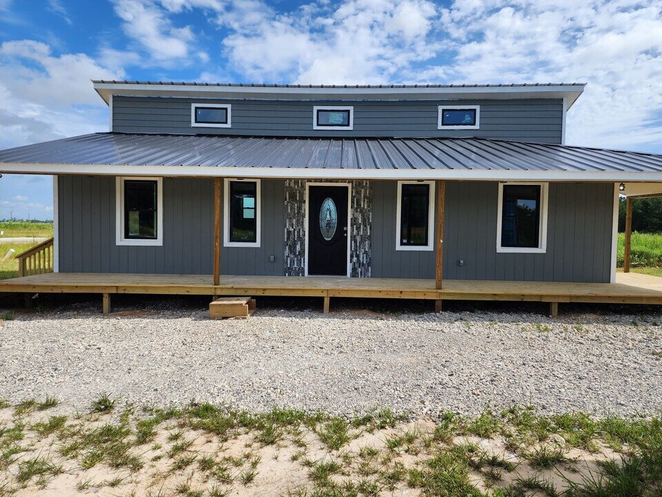 386 Rd 591701 in Cleveland, TX - Building Photo