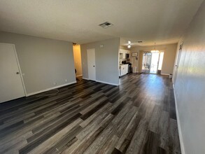 231 Fullerton Ave in Henderson, NV - Building Photo - Building Photo