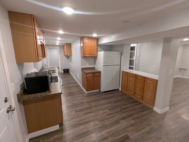 245 W Ardmore Pl, Unit B