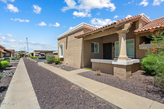property at 521 W Hononegh Dr