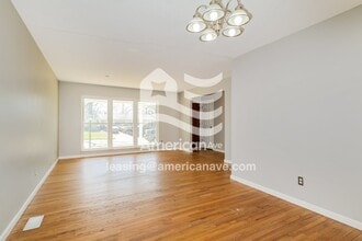 2275 Cottontail Dr in Florissant, MO - Foto de edificio - Building Photo