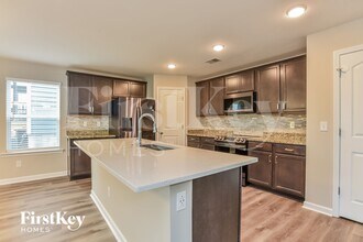 304 Sportsman Dr in La Vergne, TN - Foto de edificio - Building Photo