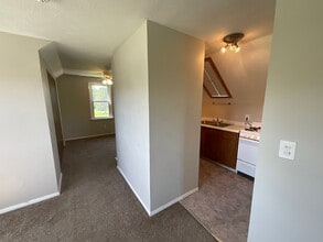 9584 Ridge Rd in North Royalton, OH - Building Photo - Building Photo