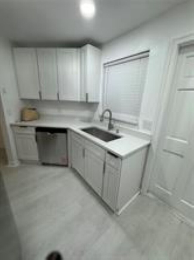 2036 NE 21st Ave, Unit 1 in Fort Lauderdale, FL - Building Photo - Building Photo