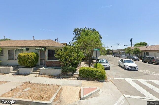 2206 Spring St in Paso Robles, CA - Foto de edificio