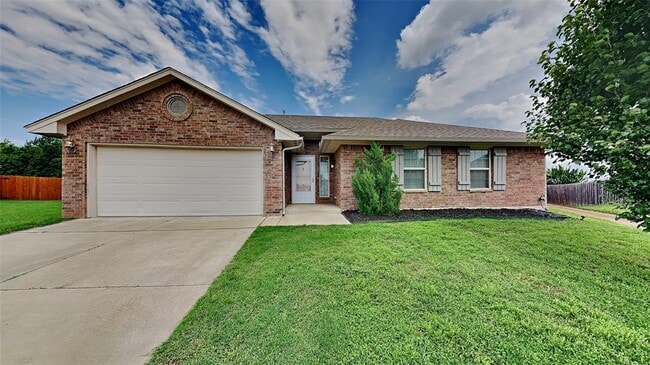 1300 Selborne Pl in Yukon, OK - Building Photo - Building Photo