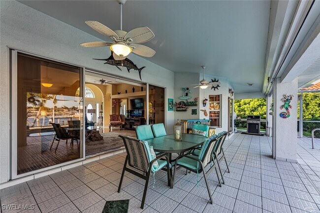 2102 SE 10th Pl