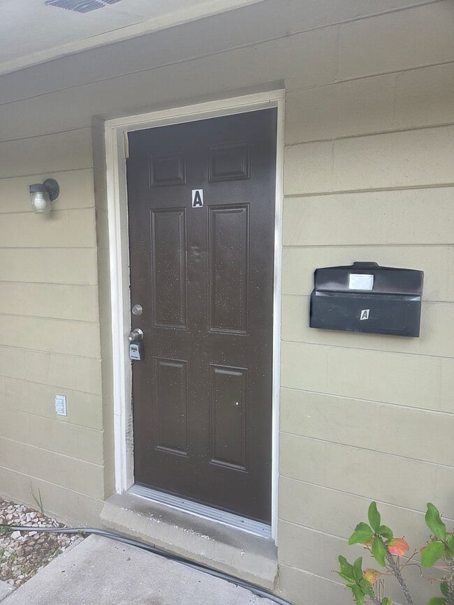 2322 W St John St in Tampa, FL - Building Photo - Building Photo