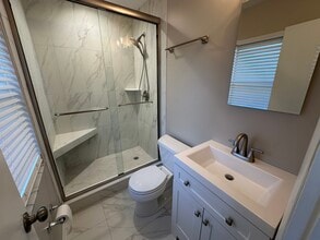 6524 Voltaire Dr in Orlando, FL - Foto de edificio - Building Photo